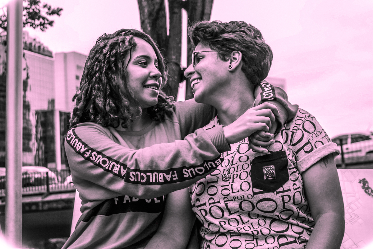 Imagem capa - Carolina Mendes e Evellyn Rodrigues por PELE - Preconveito Existe Libertadade Ecoa