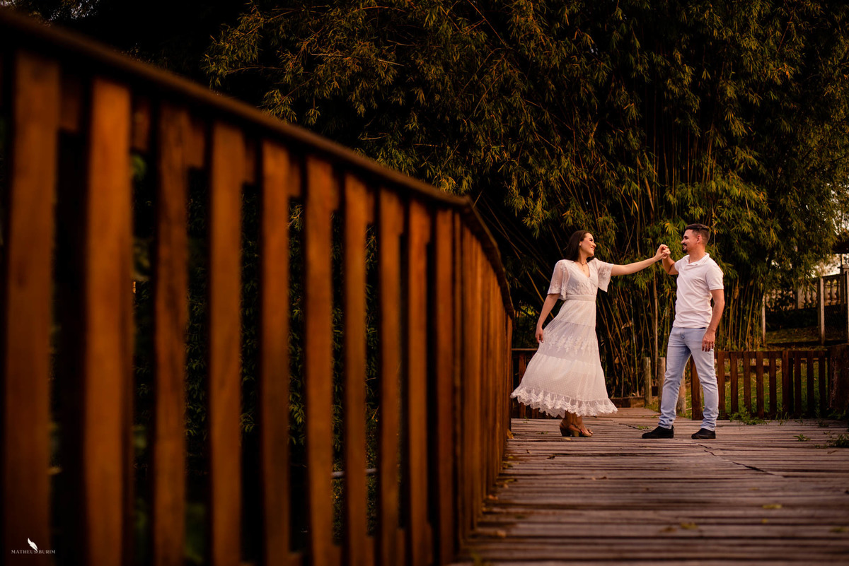 ensaio de casamento casal dançando