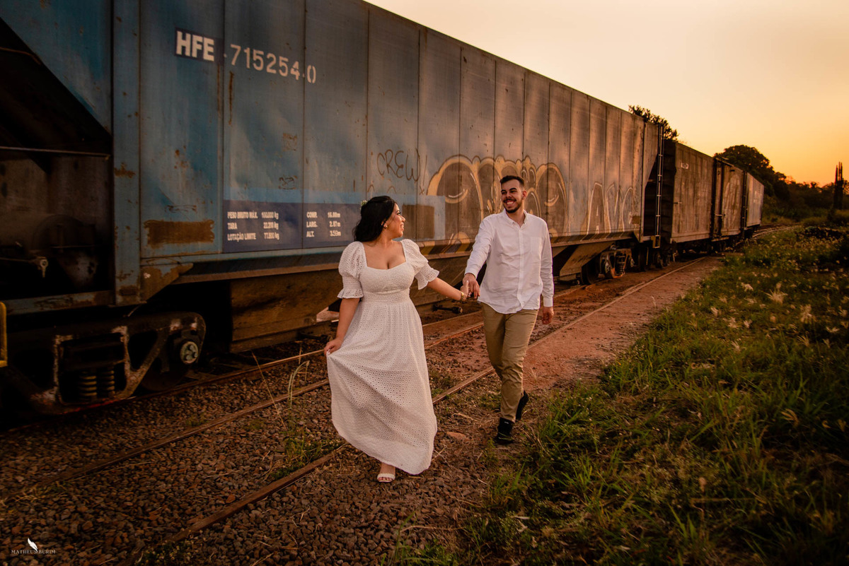 Ensaio de casal pre casamento trilho de trem Maringá