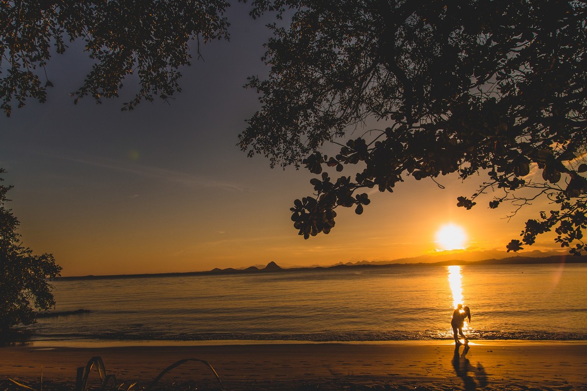 Fotos do ensaio de pré casamento de Rogelio e Lilian na praia de Anchieta ES