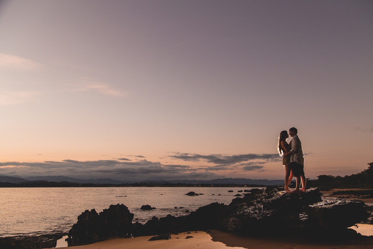 Fotos do ensaio de pré casamento de Rogelio e Lilian na praia de Anchieta ES