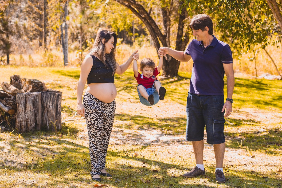 ensaio de gestante realizado em Vargem alta no sitio colina park com o casal de iconha