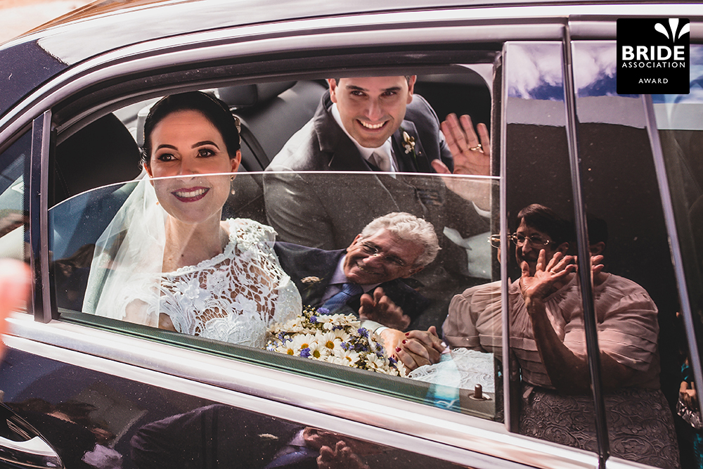 Foto Premiada pela Bride Association no casamento realizado em pedra azul casal henrique e jack