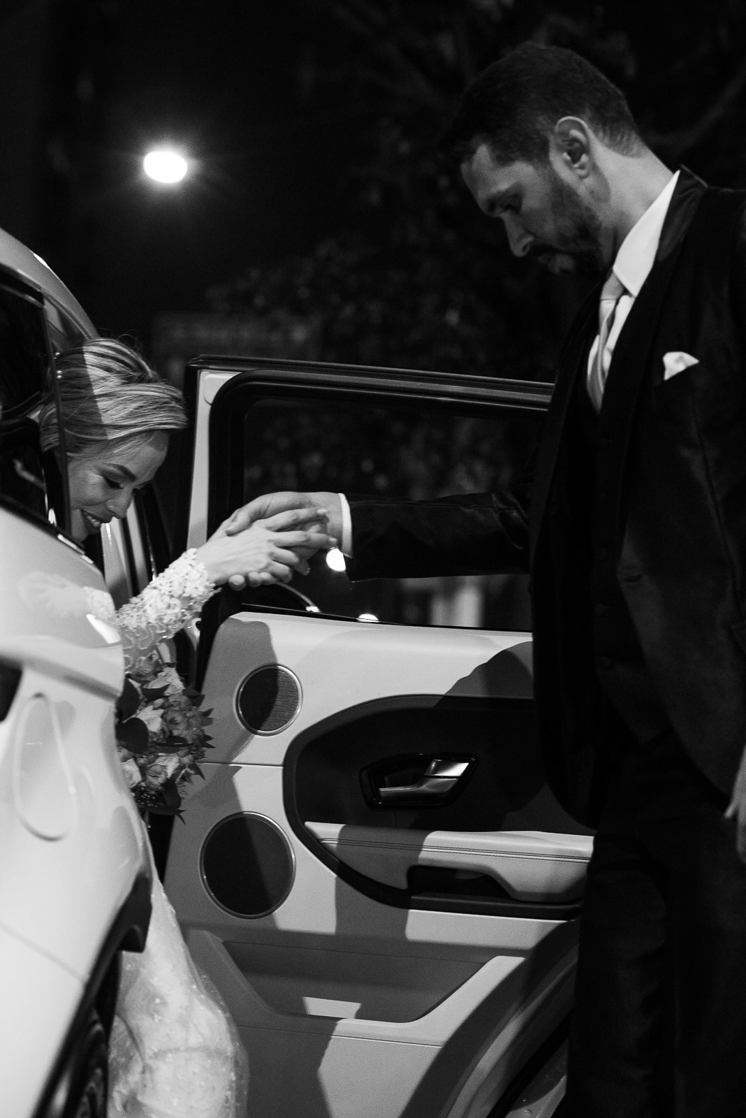 Carro da Noiva 
LandRover 
Evoque
Noiva de evoque
teto solar panoramico
noiva no teto solar
noiva na evoque branca