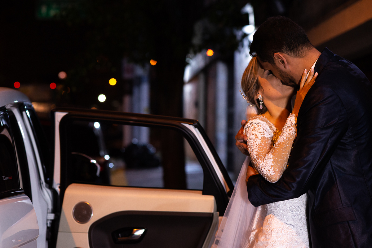 Carro da Noiva 
LandRover 
Evoque
Noiva de evoque
teto solar panoramico
noiva no teto solar
noiva na evoque branca