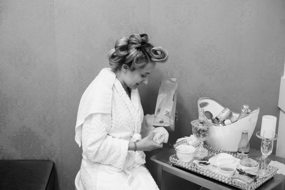 Noiva que curte McDonald's
McDonald's
Noiva comendo lanche do Mc 
Demalotus - Cotia 
Dermalotus - São Paulo II
