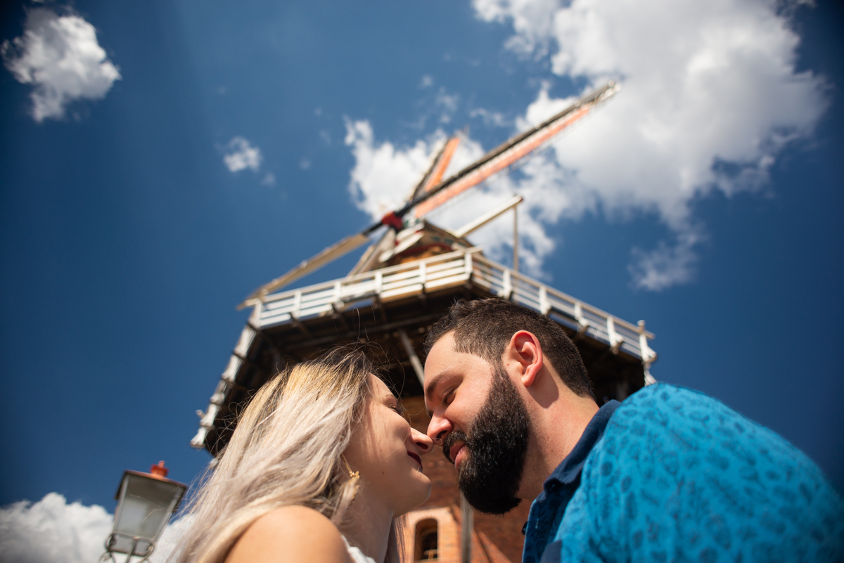 Pre Wedding em Holambra, Pre Casamento em Holambra, Fotografo de casamento, Casamento em Holambra, Fotografo em Holambra, Feira das flores, Girassol, Plantação de Girassol