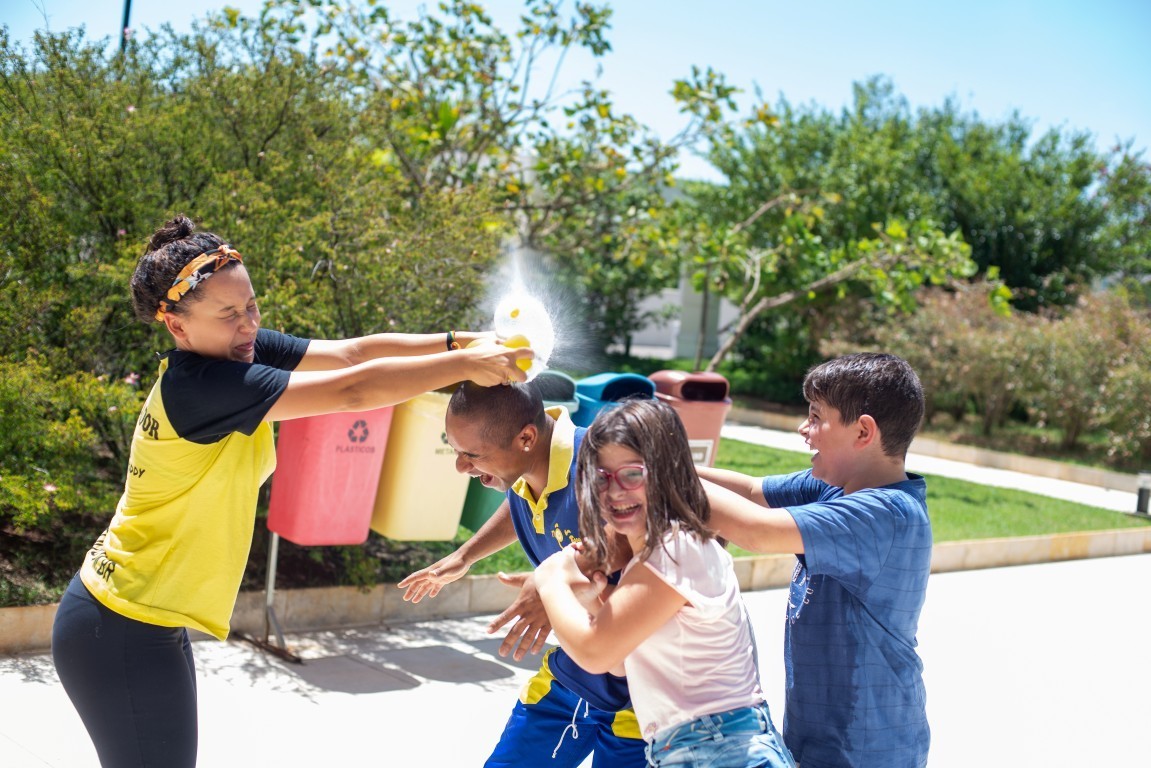 Aniversário em Casa, Alphaville, Fotografo documental, Aniversário Documental, Foto de guerra de bexiguinhas, Alphaville e Arredores, Fotografo de aniversario em alphaville, Fotografia feliz, Fotografia de criança, Fotografo de aniversário em Barueri