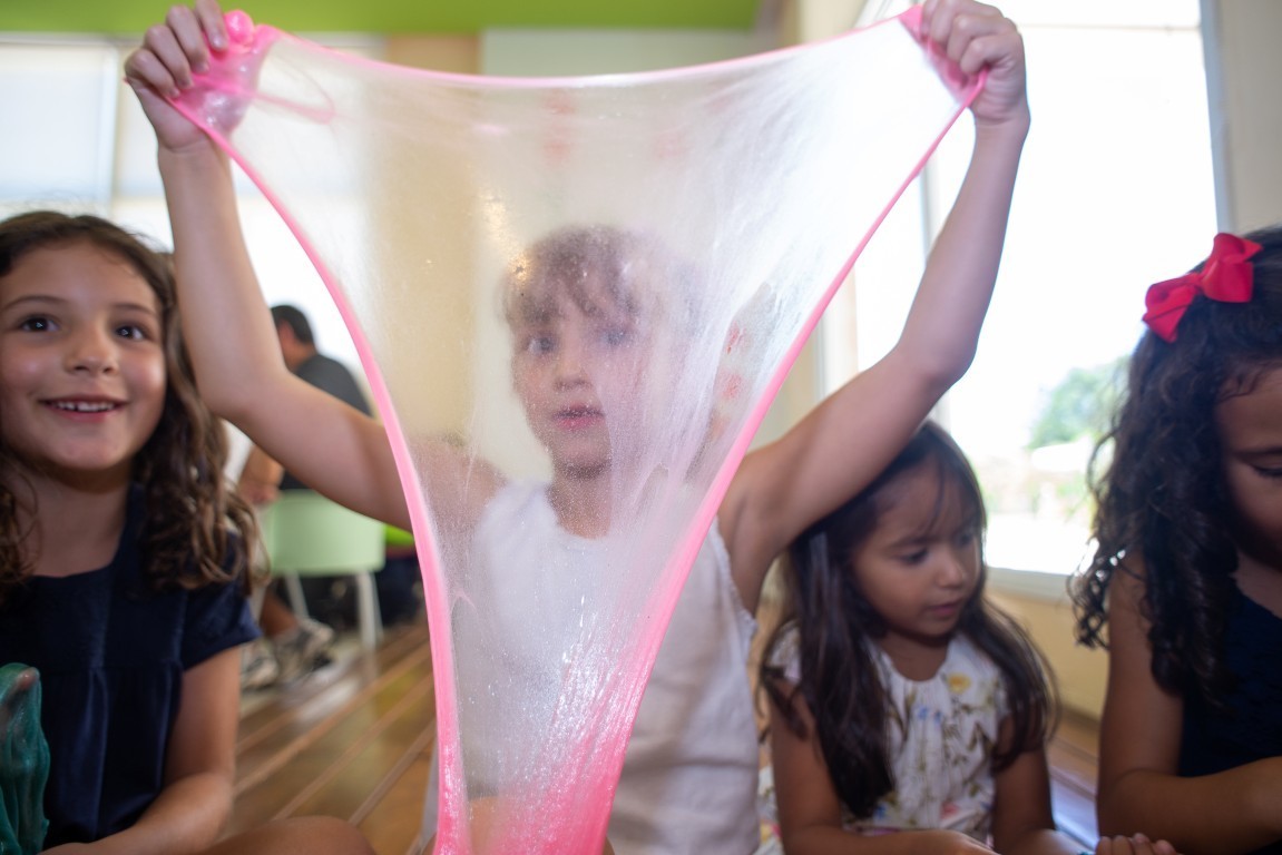 Aniversário em Casa, Alphaville, Fotografo documental, Aniversário Documental, Foto de guerra de bexiguinhas, Alphaville e Arredores, Fotografo de aniversario em alphaville, Fotografia feliz, Fotografia de criança, Fotografo de aniversário em Barueri