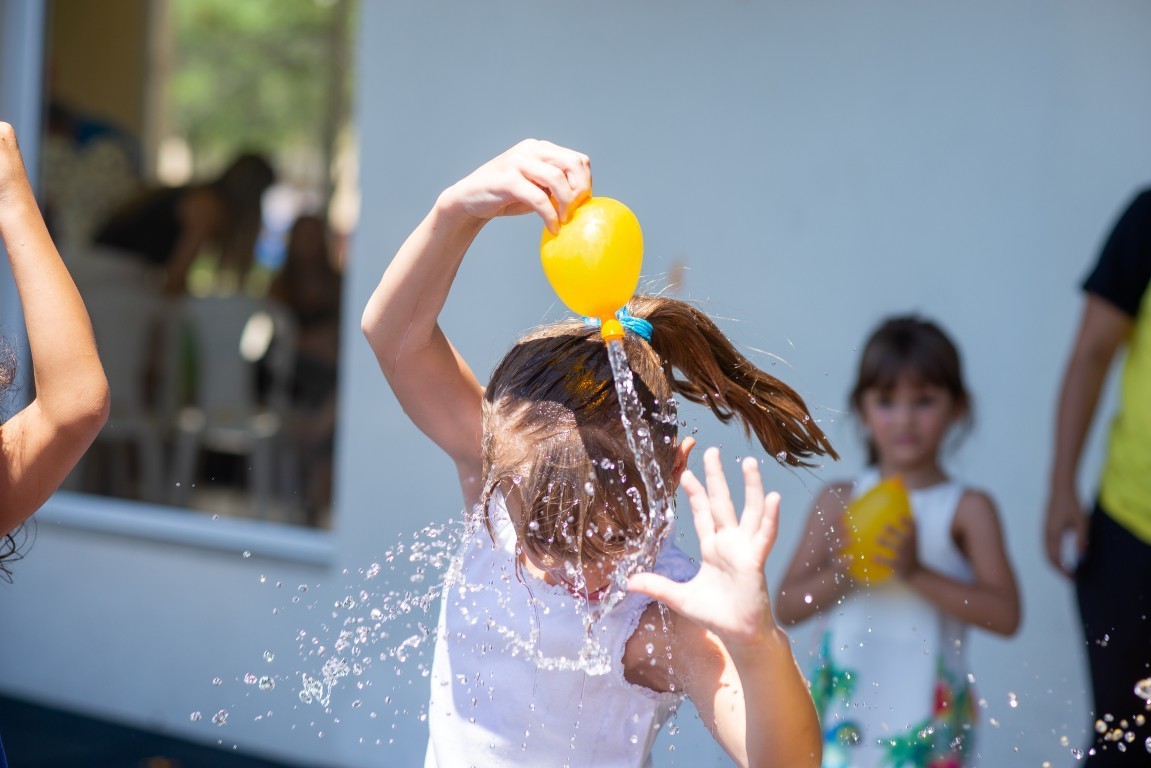 Aniversário em Casa, Alphaville, Fotografo documental, Aniversário Documental, Foto de guerra de bexiguinhas, Alphaville e Arredores, Fotografo de aniversario em alphaville, Fotografia feliz, Fotografia de criança, Fotografo de aniversário em Barueri