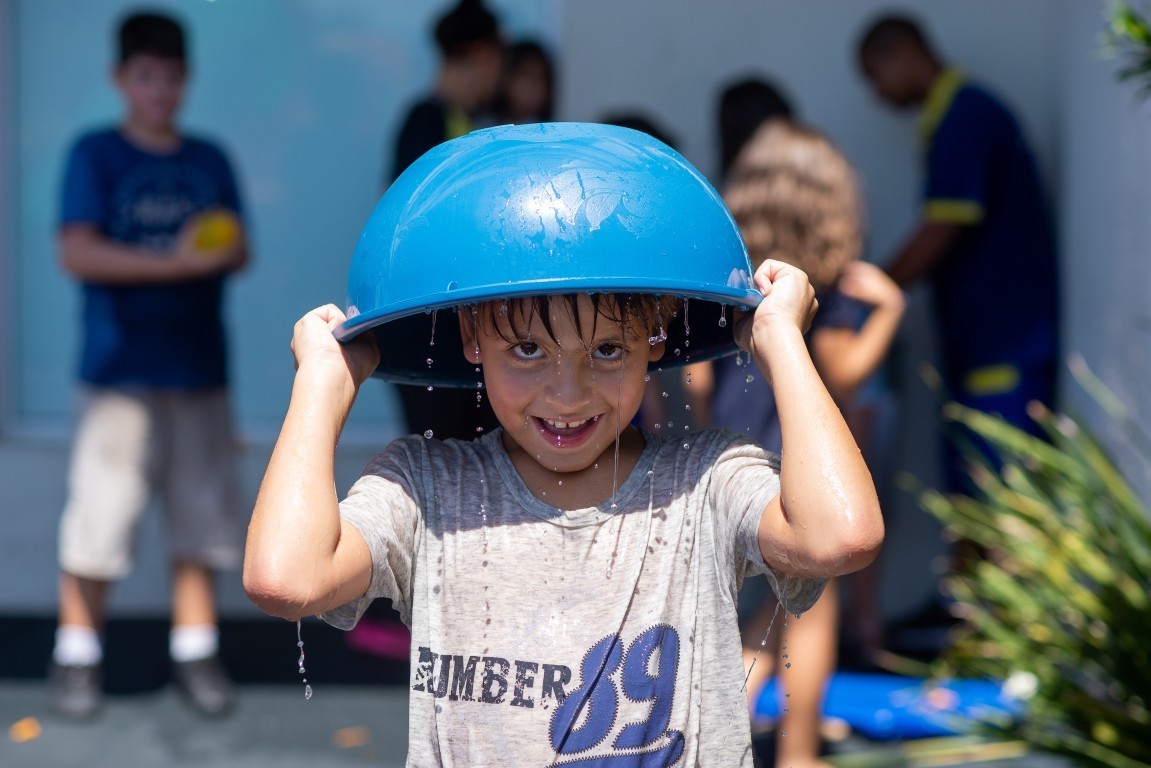 Aniversário em Casa, Alphaville, Fotografo documental, Aniversário Documental, Foto de guerra de bexiguinhas, Alphaville e Arredores, Fotografo de aniversario em alphaville, Fotografia feliz, Fotografia de criança, Fotografo de aniversário em Barueri