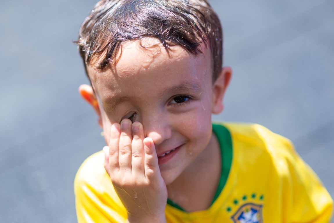 Aniversário em Casa, Alphaville, Fotografo documental, Aniversário Documental, Foto de guerra de bexiguinhas, Alphaville e Arredores, Fotografo de aniversario em alphaville, Fotografia feliz, Fotografia de criança, Fotografo de aniversário em Barueri