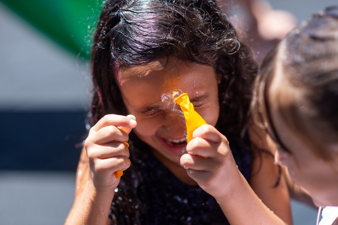 Aniversário em Casa, Alphaville, Fotografo documental, Aniversário Documental, Foto de guerra de bexiguinhas, Alphaville e Arredores, Fotografo de aniversario em alphaville, Fotografia feliz, Fotografia de criança, Fotografo de aniversário em Barueri
