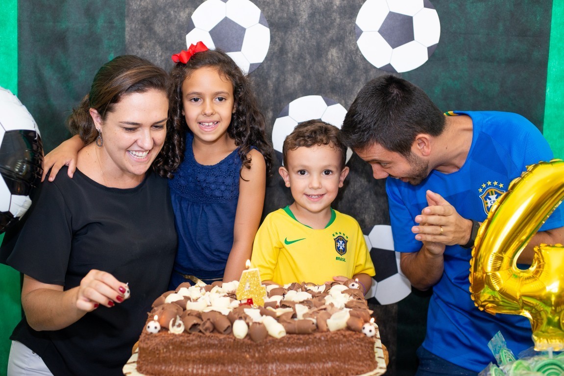 Aniversário em Casa, Alphaville, Fotografo documental, Aniversário Documental, Foto de guerra de bexiguinhas, Alphaville e Arredores, Fotografo de aniversario em alphaville, Fotografia feliz, Fotografia de criança, Fotografo de aniversário em Barueri