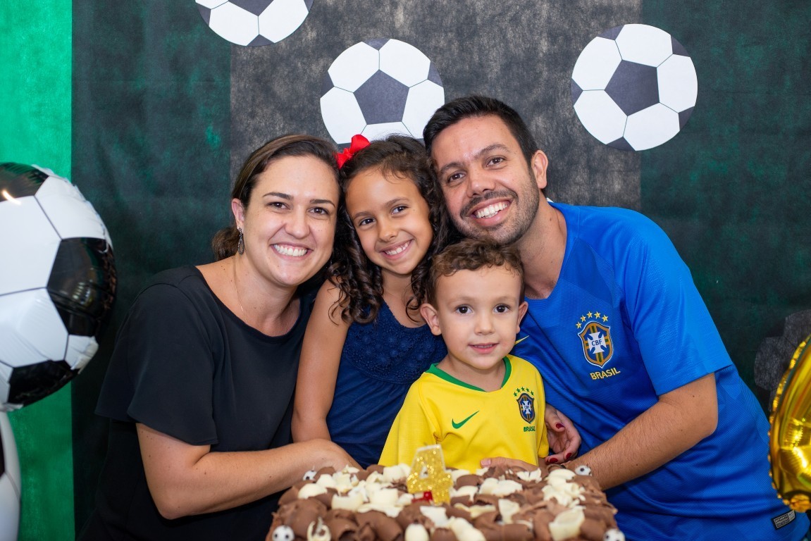 Aniversário em Casa, Alphaville, Fotografo documental, Aniversário Documental, Foto de guerra de bexiguinhas, Alphaville e Arredores, Fotografo de aniversario em alphaville, Fotografia feliz, Fotografia de criança, Fotografo de aniversário em Barueri