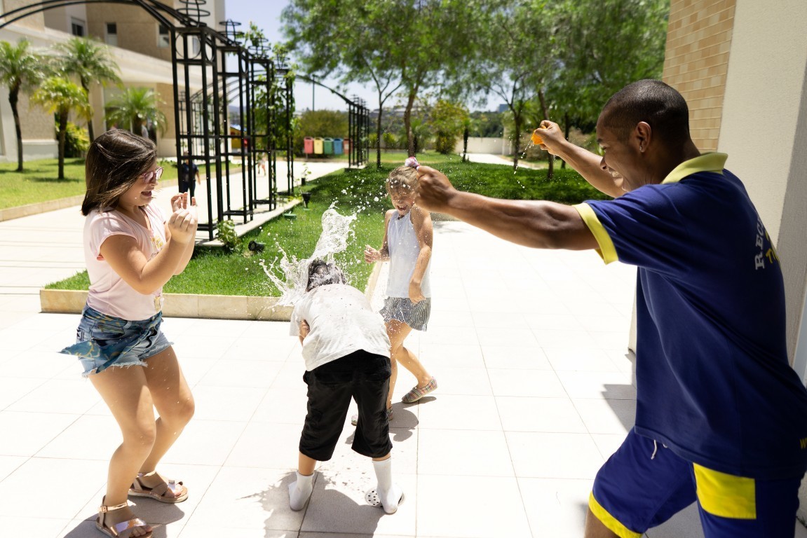 Aniversário em Casa, Alphaville, Fotografo documental, Aniversário Documental, Foto de guerra de bexiguinhas, Alphaville e Arredores, Fotografo de aniversario em alphaville, Fotografia feliz, Fotografia de criança, Fotografo de aniversário em Barueri