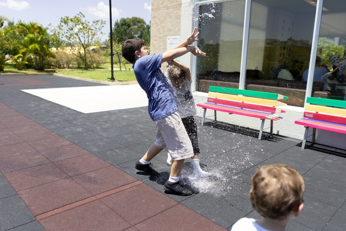 Aniversário em Casa, Alphaville, Fotografo documental, Aniversário Documental, Foto de guerra de bexiguinhas, Alphaville e Arredores, Fotografo de aniversario em alphaville, Fotografia feliz, Fotografia de criança, Fotografo de aniversário em Barueri