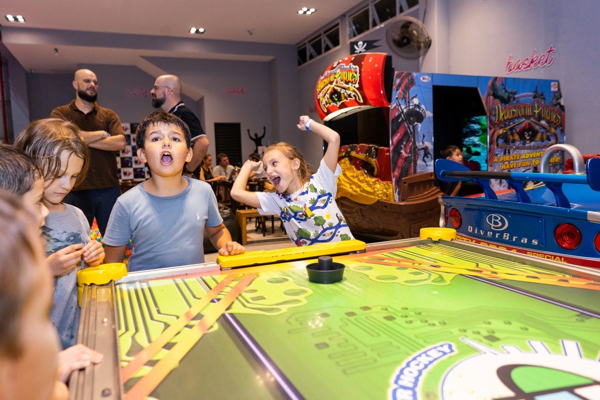 Festa em Alphaville, festa no trampolim, cama elastica, Up Trampolim, 
Urban Motion, impulso park, Altitude park, fotografo infantil, fotografia com alegria, fotografia documental, fotografia do momento