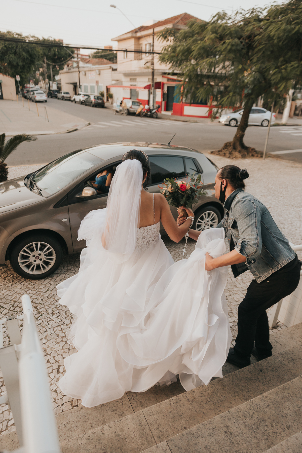 Noiva indo para o casamento na Catedral de Santos 