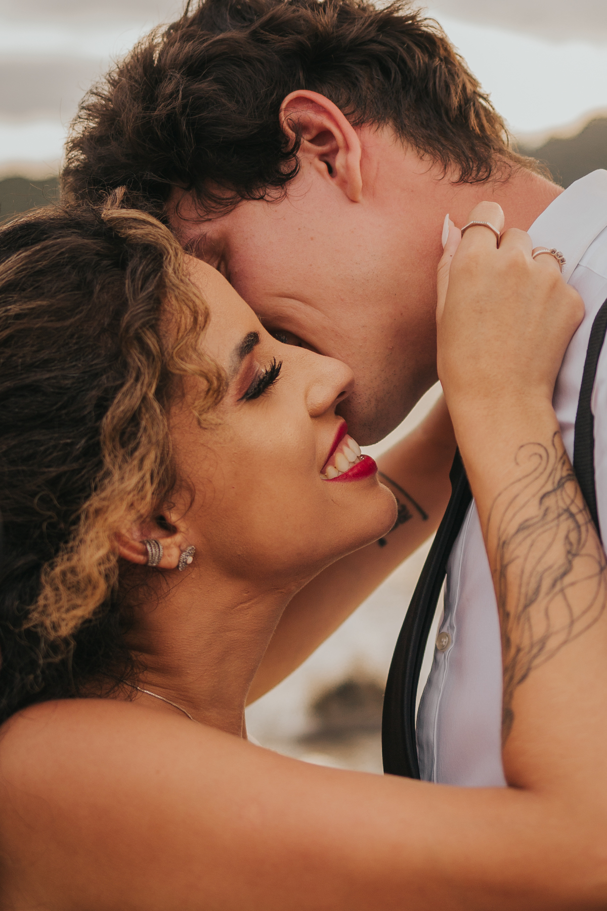 ensaio de casal na praia, noiva moderna, casamento de dia, Casamento na praia no Guarujá, Santos, São Vicente, Praia Grande