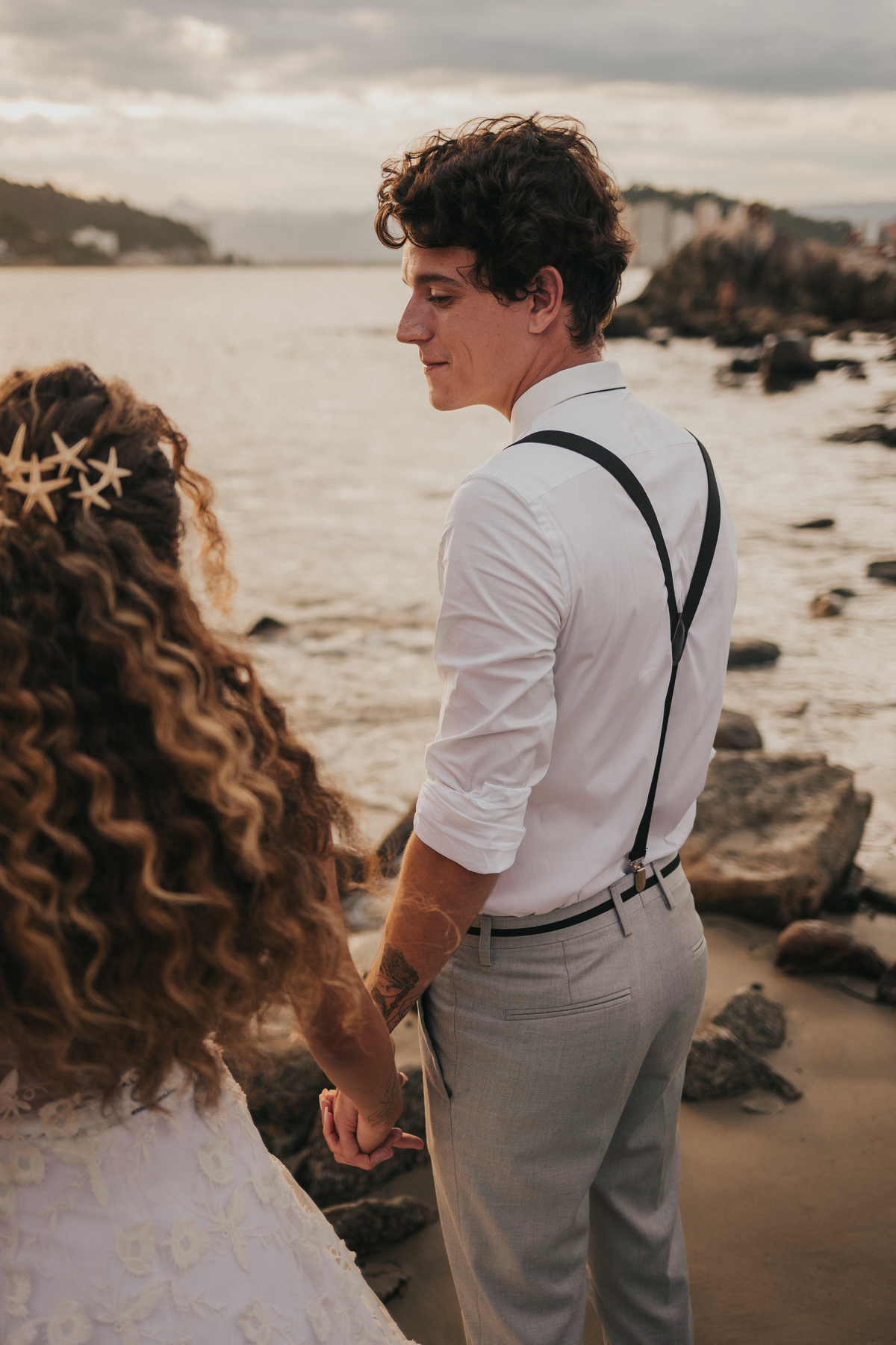 ensaio de casal na praia, noiva moderna, casamento de dia, Casamento na praia no Guarujá, Santos, São Vicente, Praia Grande