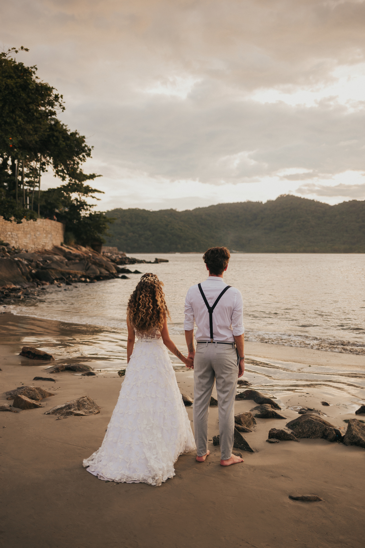 ensaio de casal na praia, noiva moderna, casamento de dia, Casamento na praia no Guarujá, Santos, São Vicente, Praia Grande