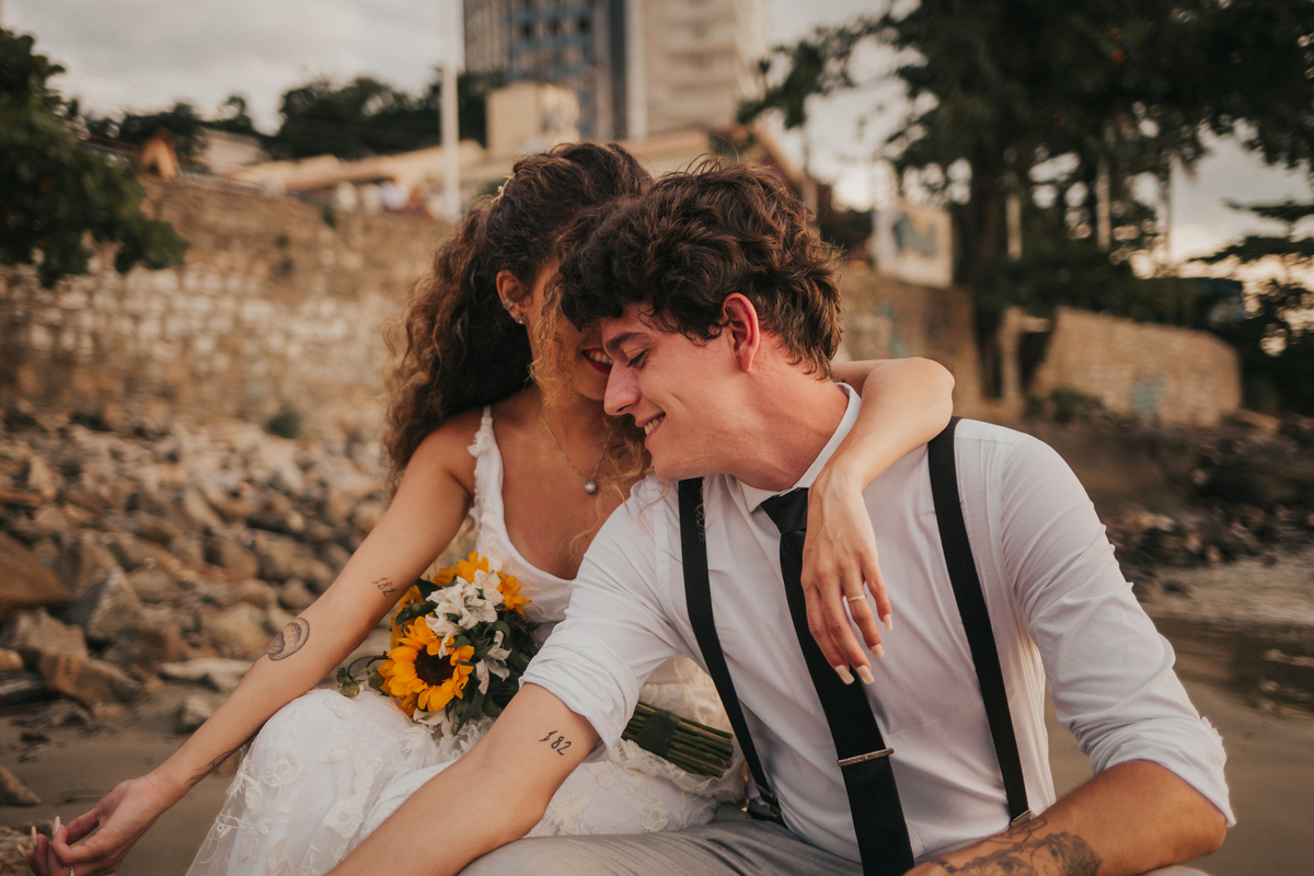 ensaio de casal na praia, noiva moderna, casamento de dia, Casamento na praia no Guarujá, Santos, São Vicente, Praia Grande