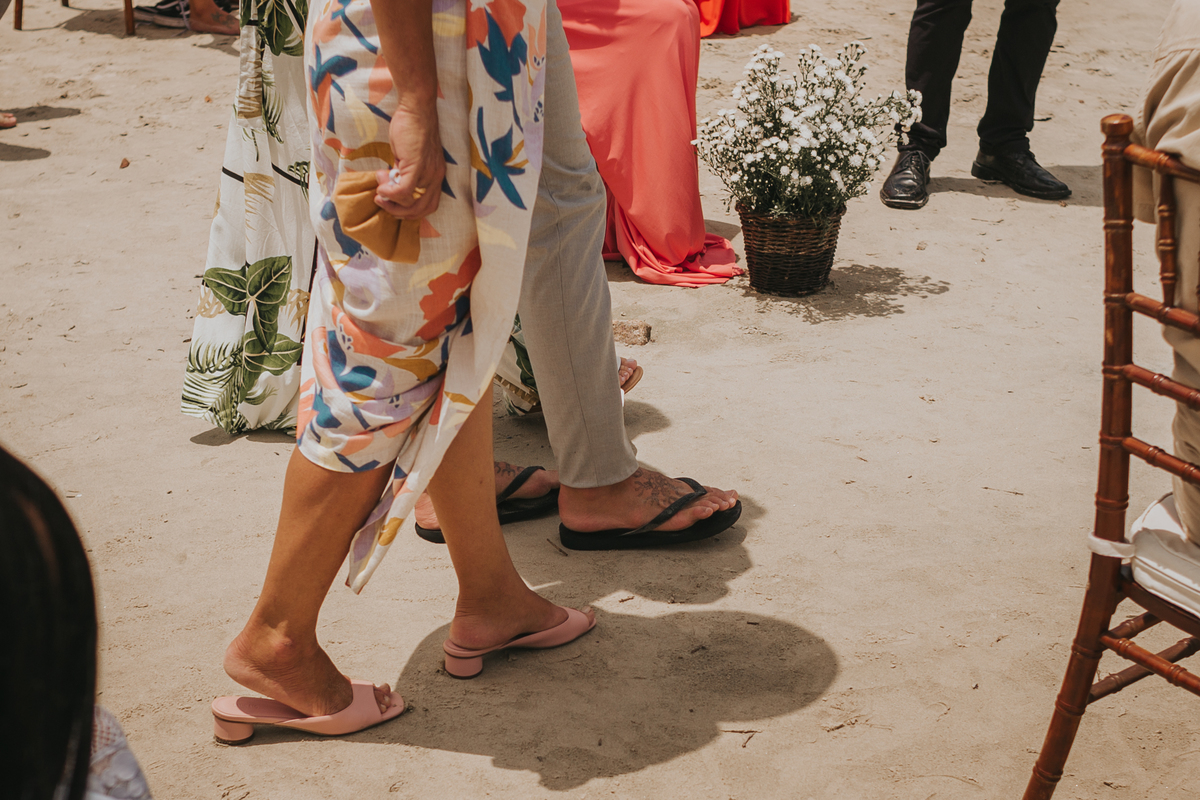 cerimonia de casamento pé na areia na praia de são vicente em sao paulo