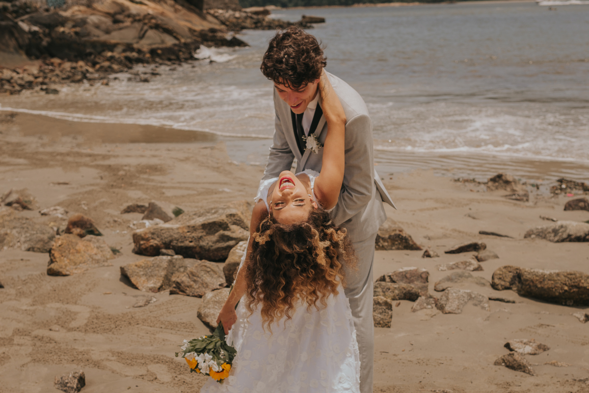 fotografo de casamento em Santos, ensaio pós cerimonia dos noivos na praia