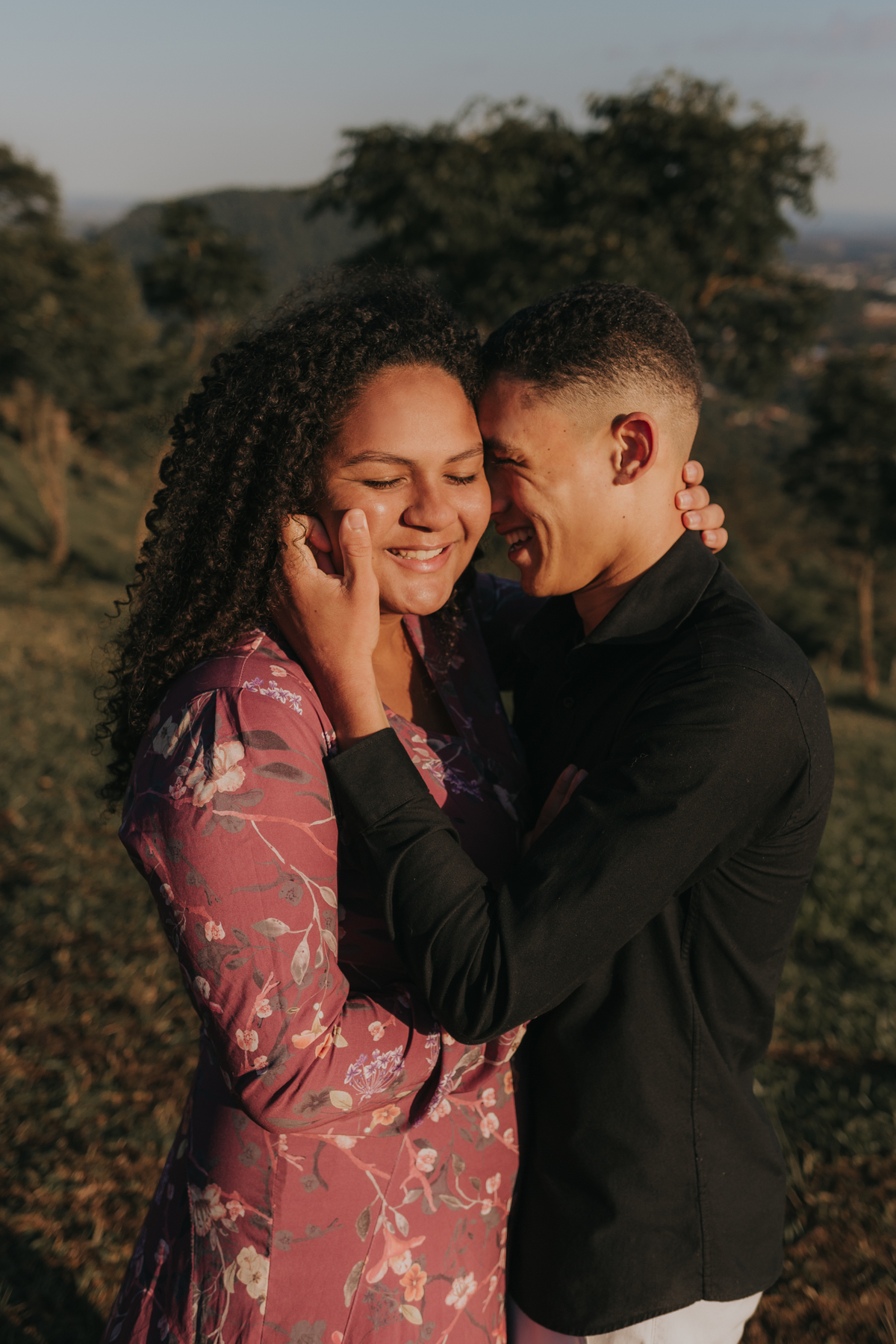 Noivos no pico do olho d'água em Mairiporã