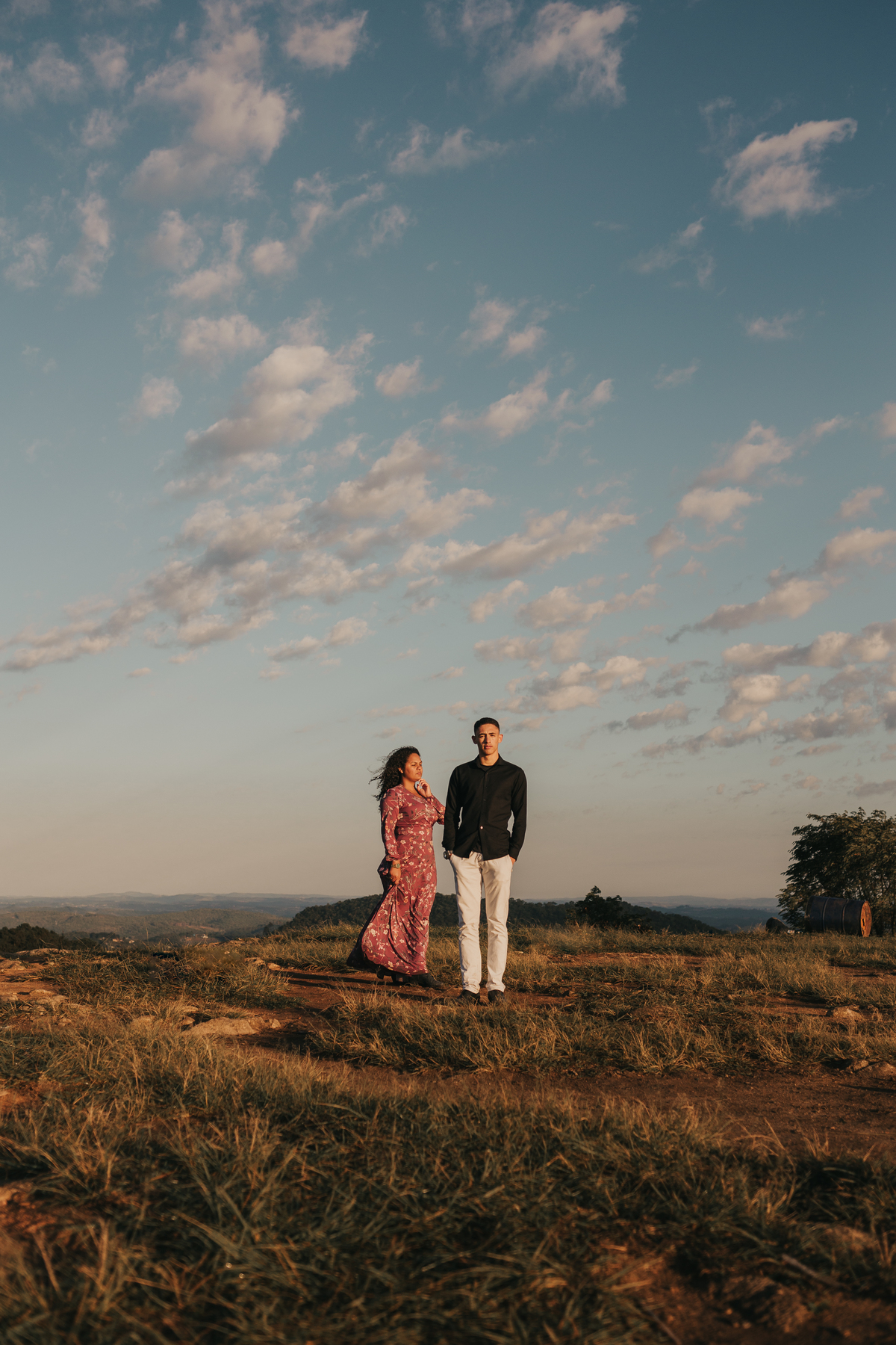 Ensaio de casal no nascer do Sol Pre Wedding no pico do Olho d'água em Mairiporã