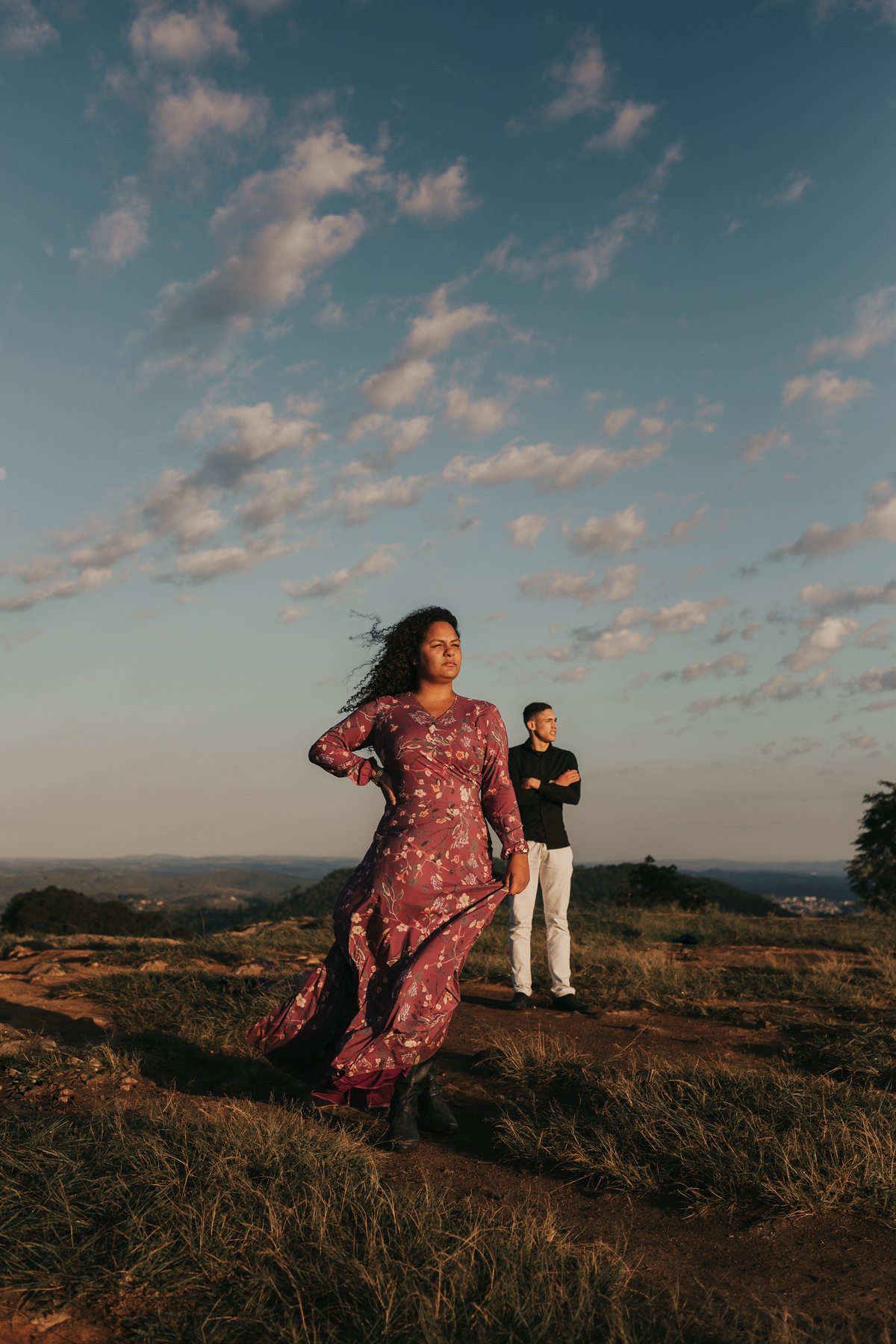 Ensaio de casal no nascer do Sol Pre Wedding no pico do Olho d'água em Mairiporã