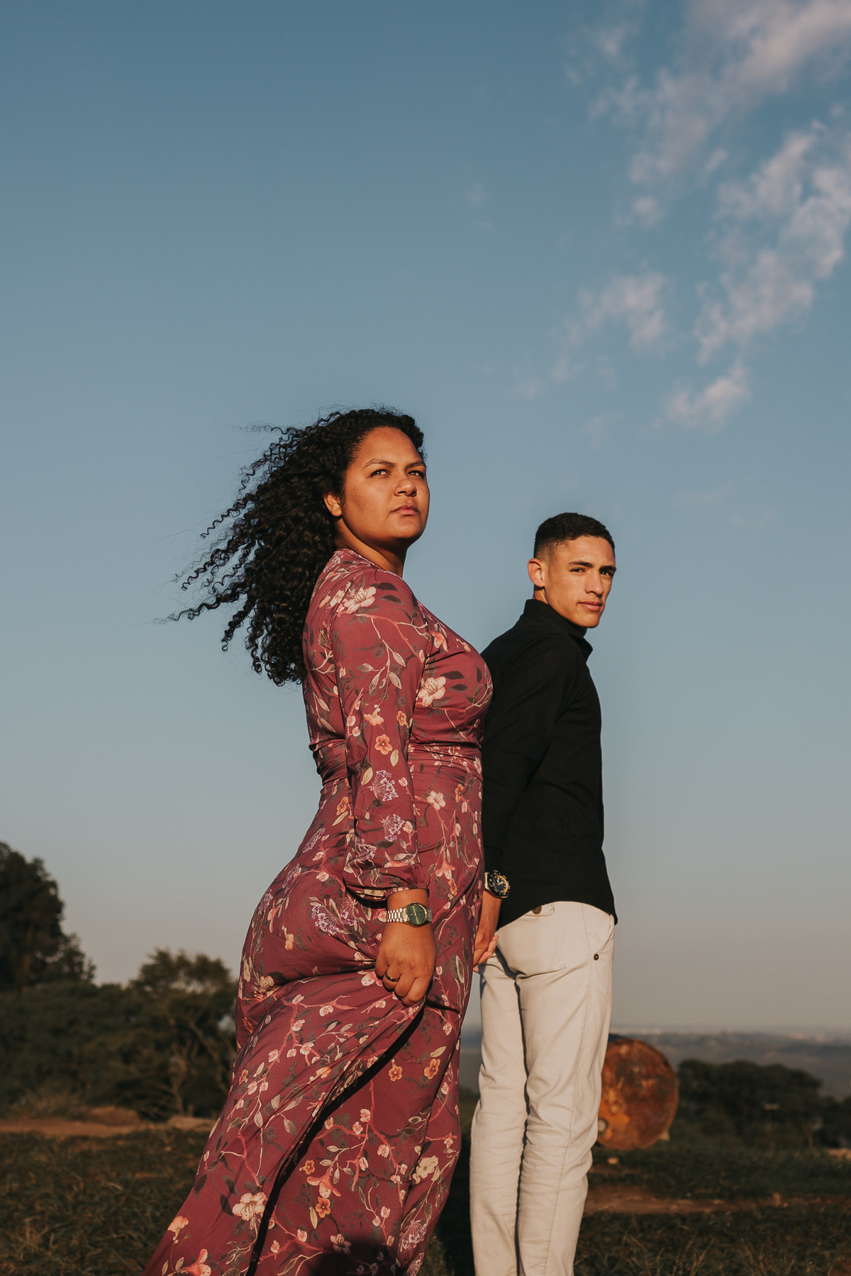 Ensaio de casal no nascer do Sol Pre Wedding no pico do Olho d'água em Mairiporã