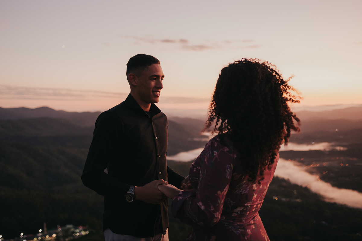 Noivos no pico do olho d'água em Mairiporã