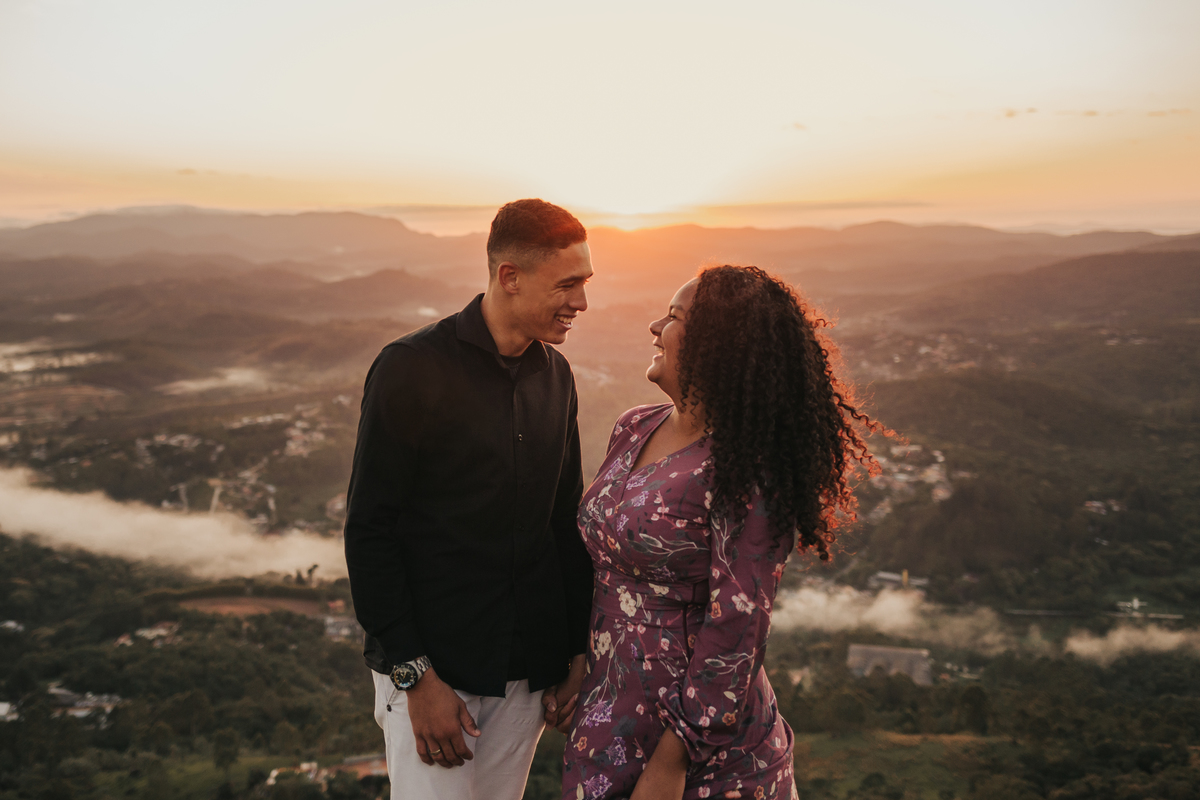 ensaio pico do olho d'água em mairiporã no nascer do sol 