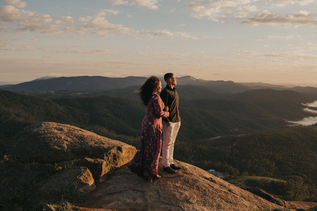 Noivos no pico do olho d'água em Mairiporã