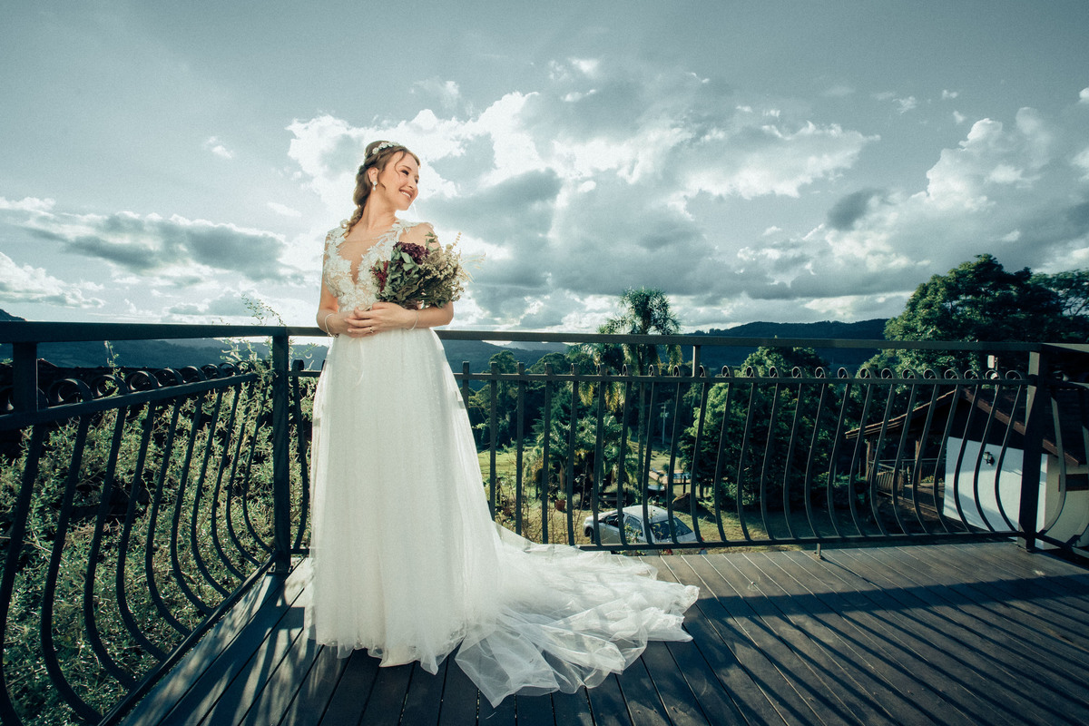 noivos romântico flores gramado canela rs noivado cerimonia destination wedding elopement brasil casamento vista montanhas pôr-do-sol