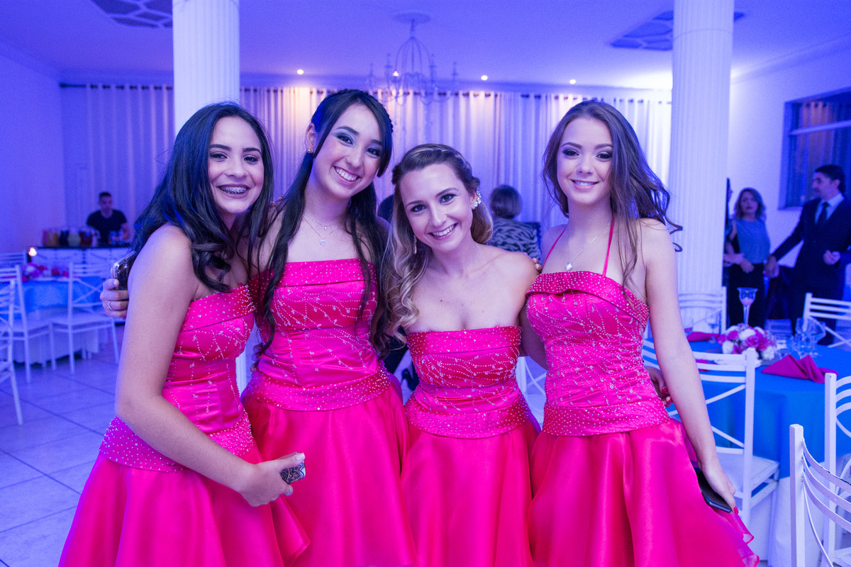 amigas e irmã na festa de debutante