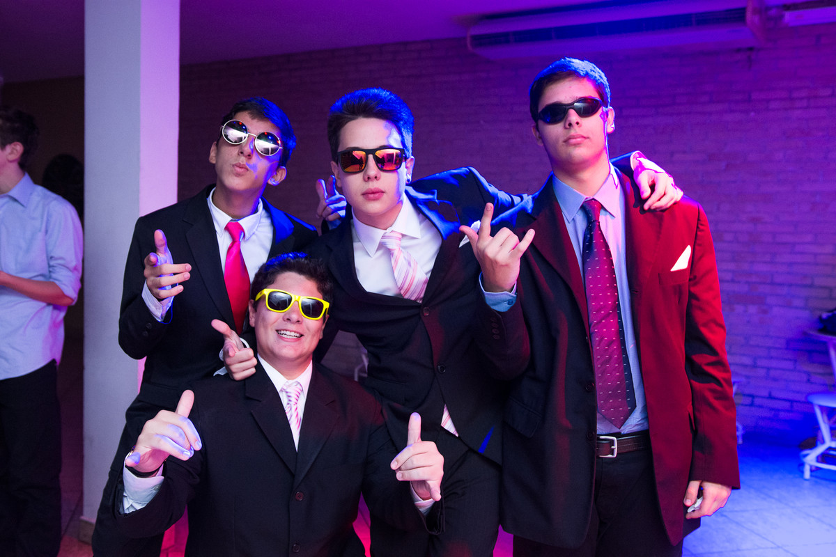 amigos em festa de debutante