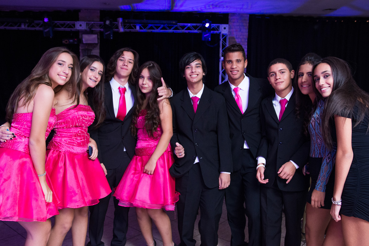amigos juntos em festa de debutante