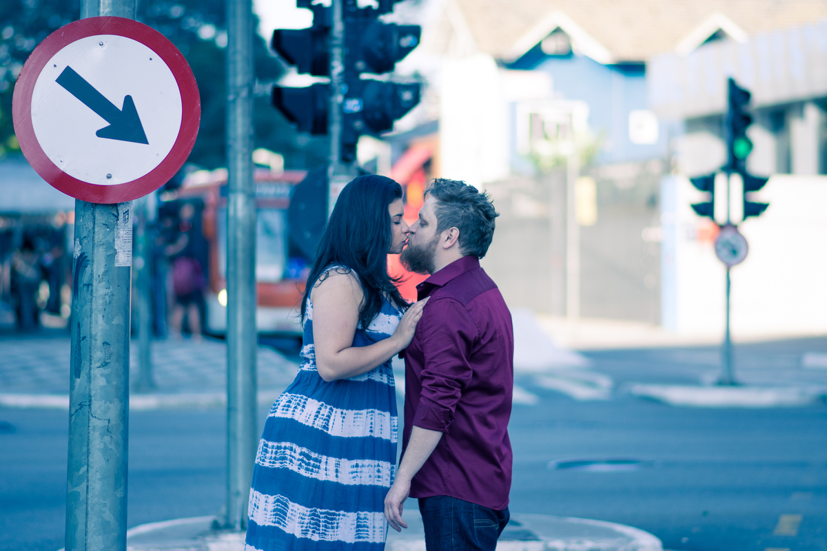 Ensaio urbano de prewedding de casal na avenida faria lima e Rebouças