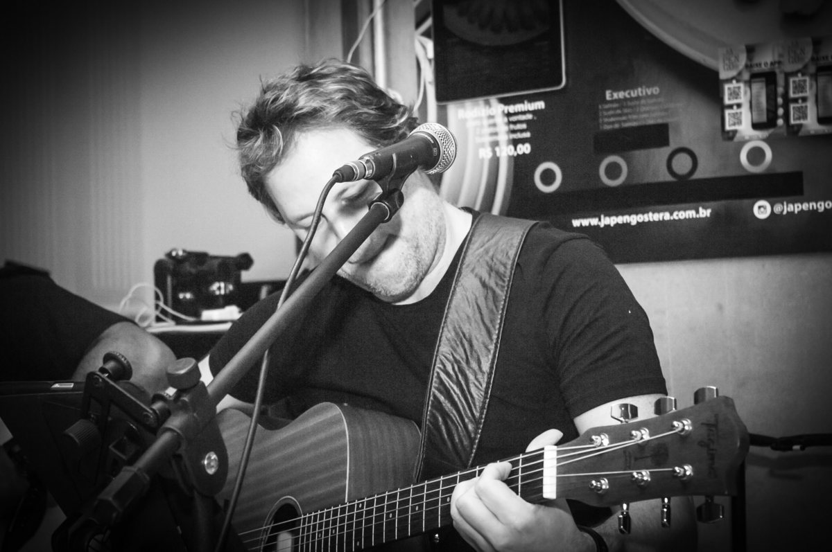 Happy Hour no Japengo Higienópolis com a Banda FeZaka tocando rock e pop nacional e internacional