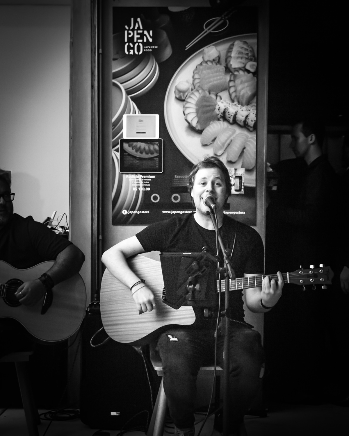 Happy Hour no Japengo Higienópolis com a Banda FeZaka tocando rock e pop nacional e internacional