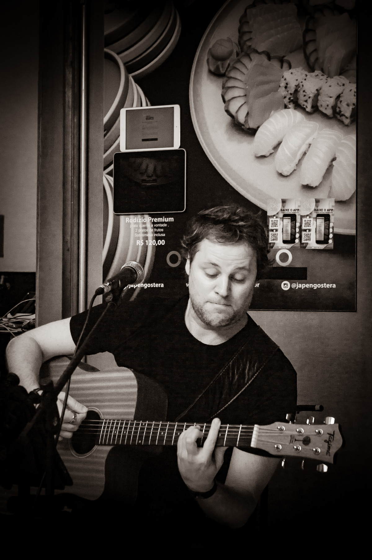 Happy Hour no Japengo Higienópolis com a Banda FeZaka tocando rock e pop nacional e internacional