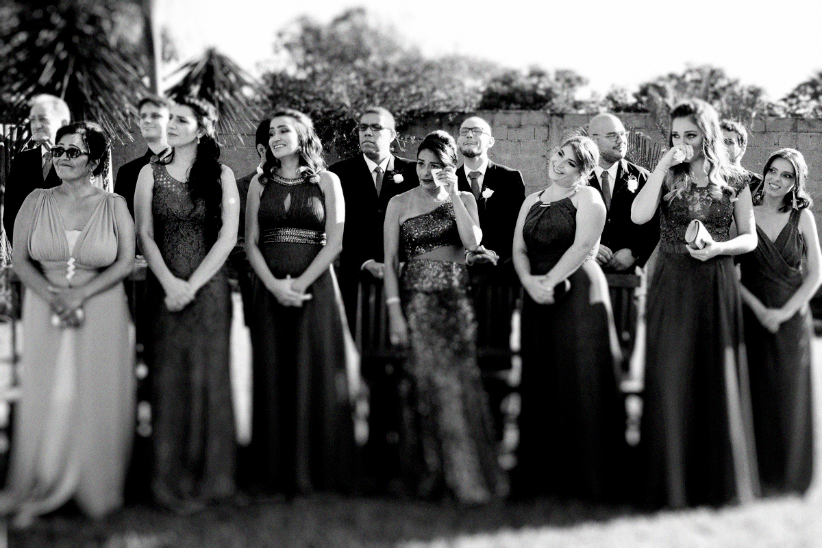 Madrinhas chorando e emocionadas durante a cerimonia