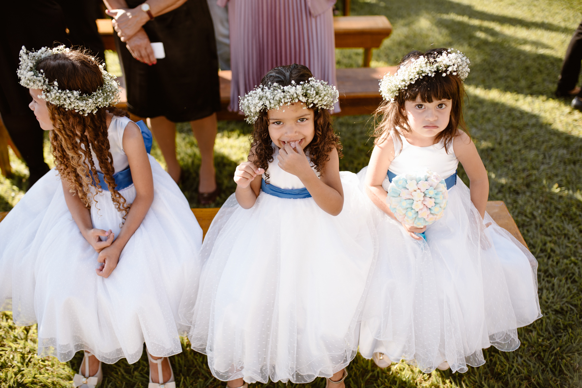 Daminhas fofas durante a cerimonia