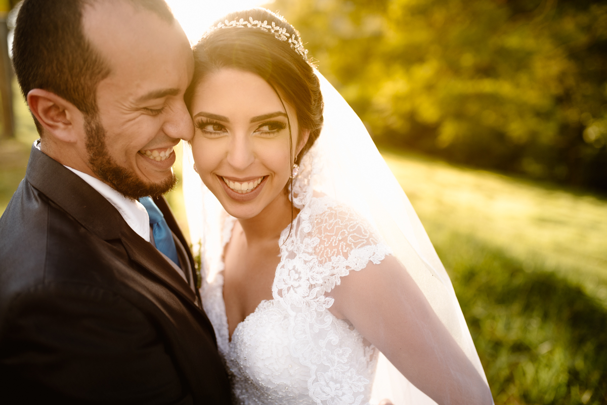 Luz do dia abençoando as fotos depois da cerimonia