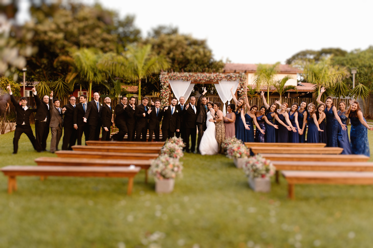 Padrinhos descolados, curtindo com os noivos.