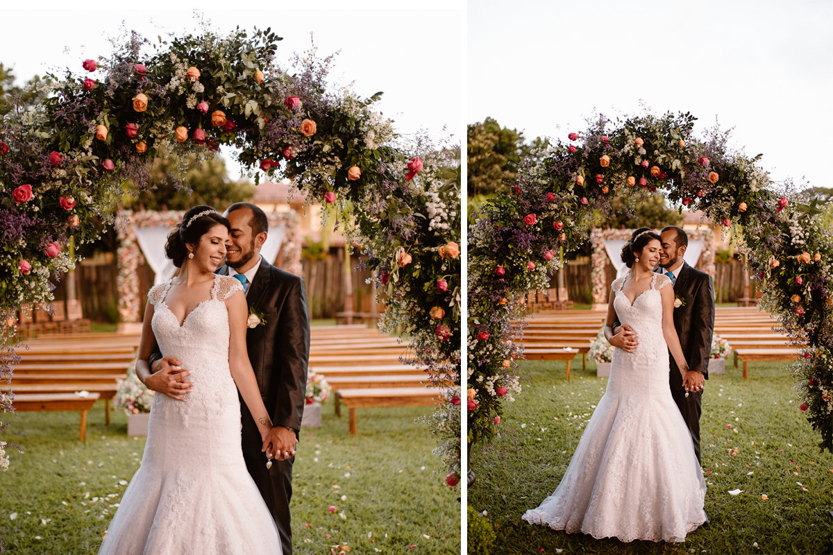 noivos no estilo bohochic junto a decoração