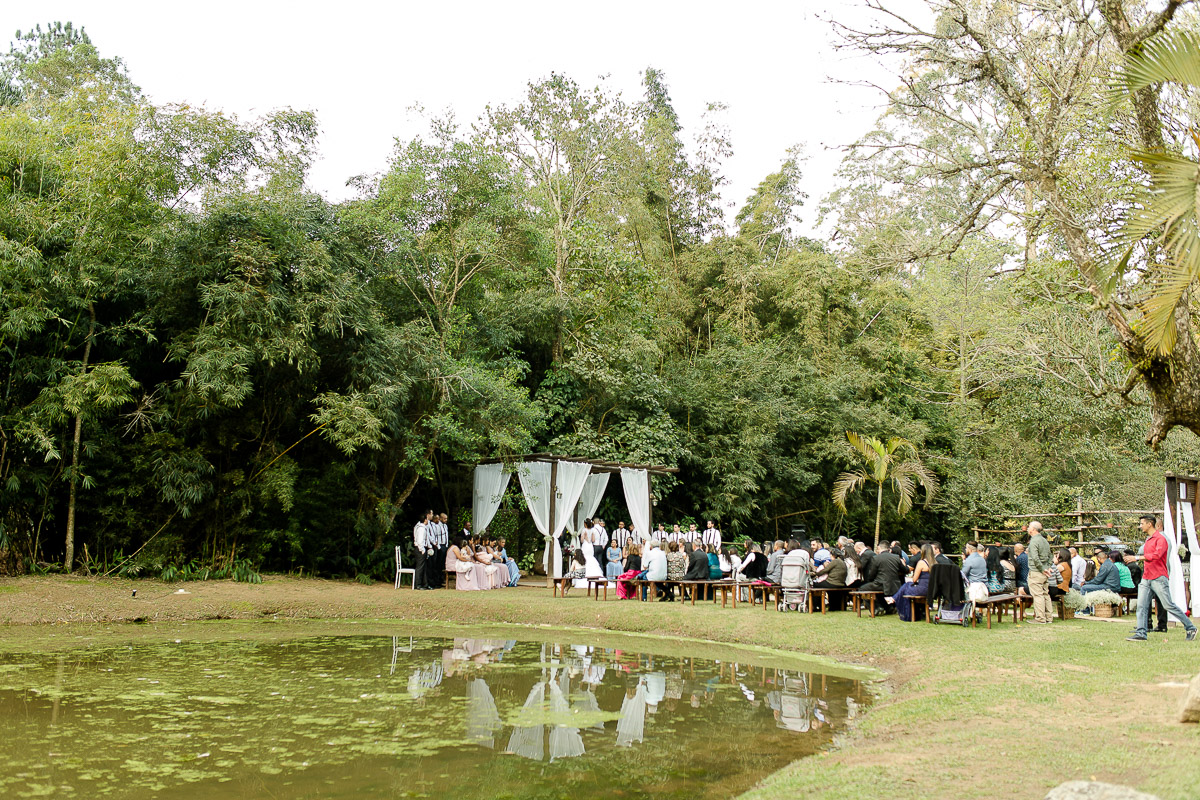 CERIMÔNIA EM BOSQUE